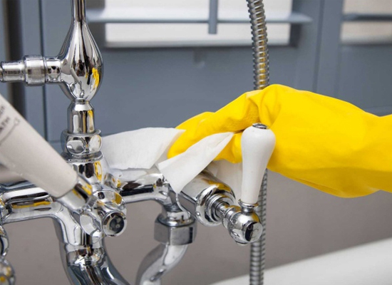 Bỏ túi bí kíp làm sạch vòi nước inox nhanh gọn, sáng bóng